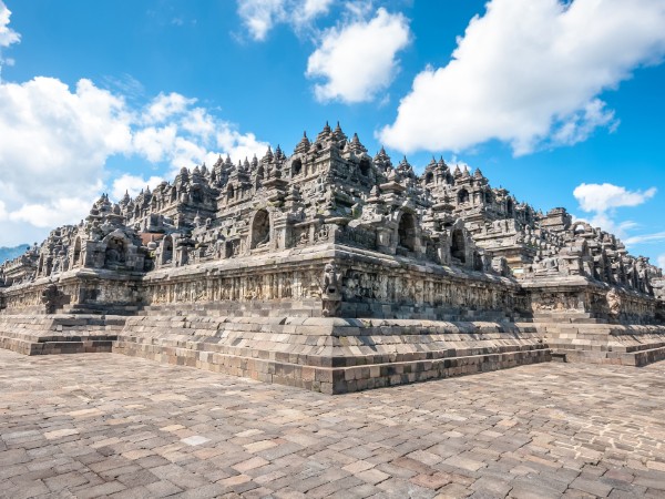 Ammirare la maestosità del tempio buddista di Borobudur