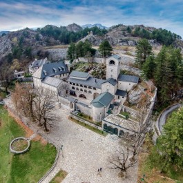 Cetinje | Viaggiare in Montenegro
