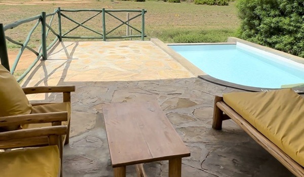 Manyatta Camp piscina | Safari in Kenya