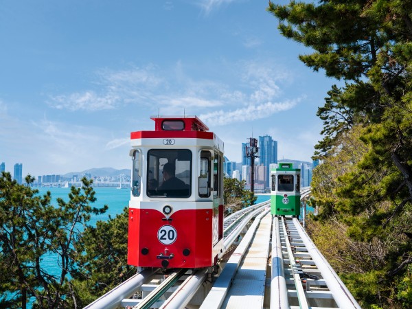 Salire su una "capsula" al Blueline Park a Busan