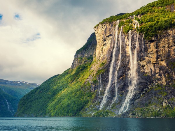 Ammirare il Geirangerfjord a bordo di una crociera