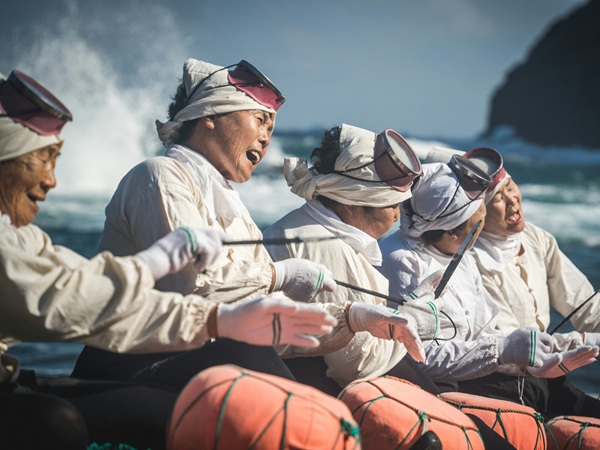 Scoprire la storia e la forza delle "donne del mare" di Jeju
