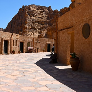 Alula, l’esperienza di dormire nel deserto roccioso