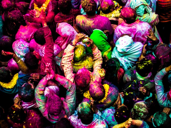 Inzupparsi di colori all’Holi Festival