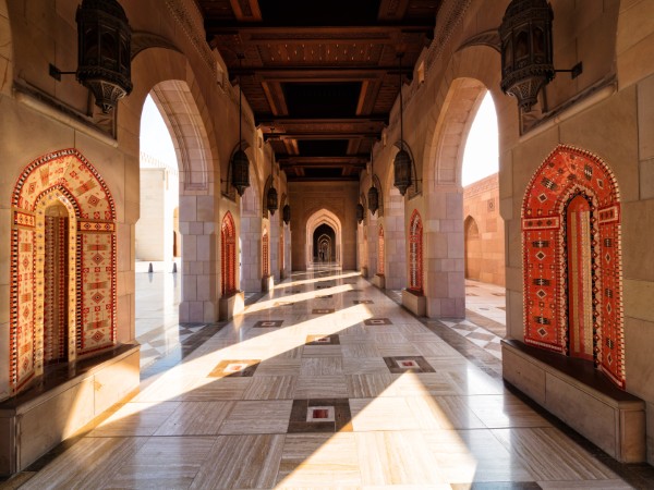 Visitare la Sultan Qaboos Mosque, esempio di archittettura islamica