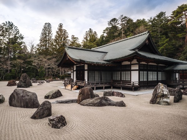 Un’esperienza alternativa: pernottare in un tempio buddhista