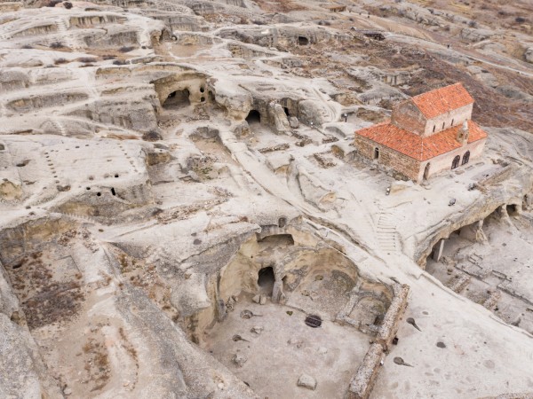 Ammirare Uplistsikhe, la città grotta della Georgia