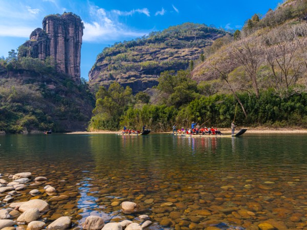 Scivolare tra le acque del fiume al Mt. Wuyishan