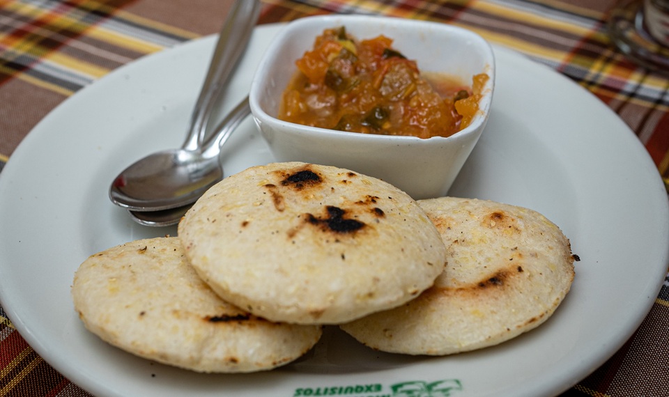 Arepas fresche nel cuore di Medellin