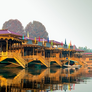 Kashmir, dormire a bordo di una houseboat