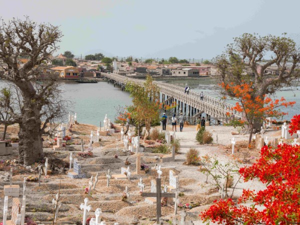 Camminare sulle conchiglie a Fadiouth