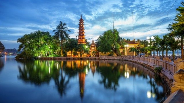 Pagoda di Tran Quoc di sera | Tour Vietnam Solidale